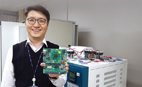 권영수 ETRI 지능형반도체연구본부장이 "미래 AI 반도체는 'PIM(프로세스 인 메모리)' 구조로 고도화되면서 고성능, 초저전력을 구현하는 기술 확보를 통해 미래 경쟁력이 좌우될 것으로 예상한다"고 말했다.  ETRI 제공